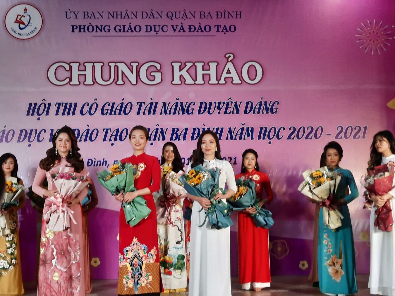 Cô giáo Diệu Hương nhận giải Ba trong hội thi